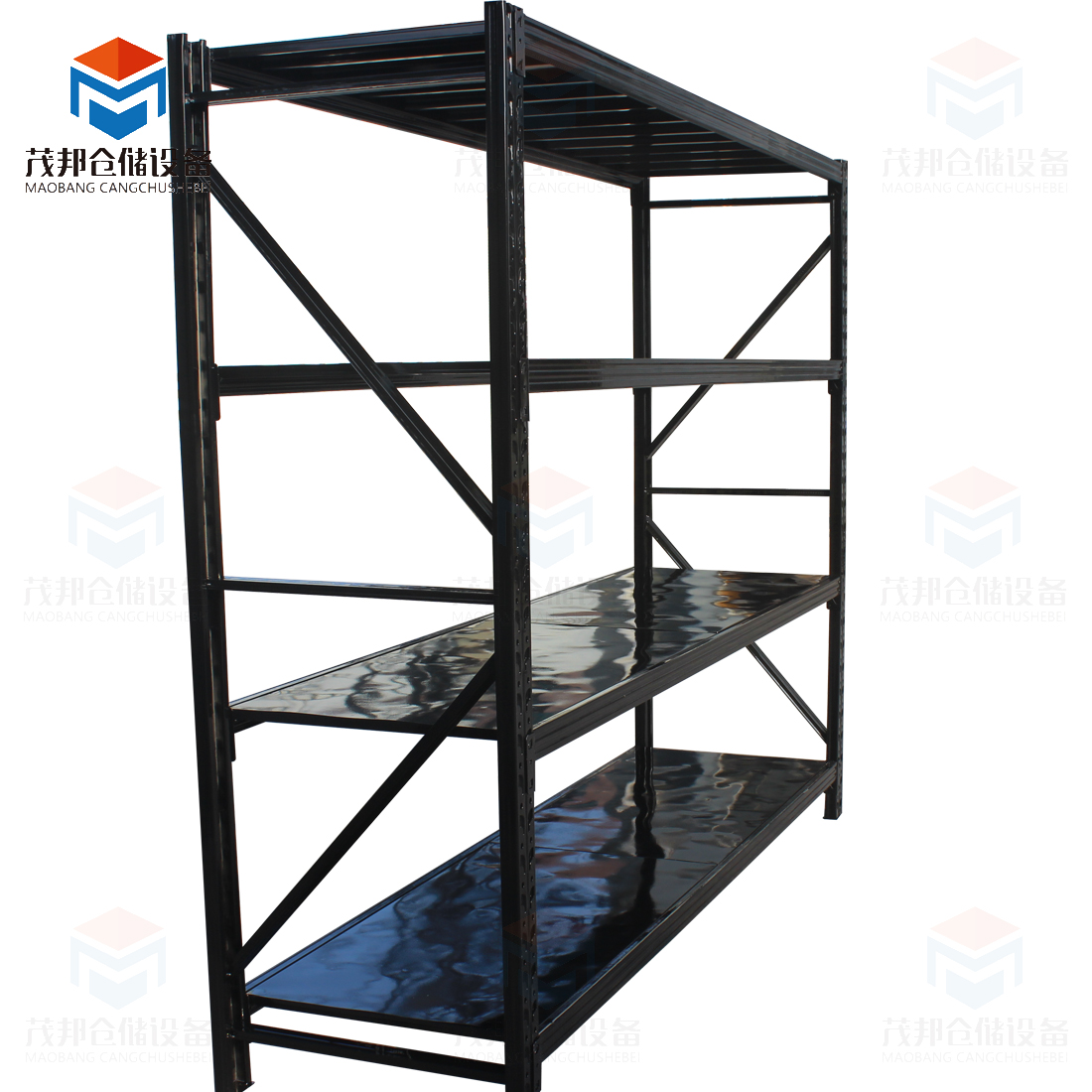 Estante industrial de armazenamento resistente para armazém, com prateleiras metálicas e plataforma de aço.