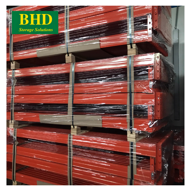 Estante porta-paletes seletiva de aço de alta capacidade e resistência, com certificação CE, personalizável e empilhável.