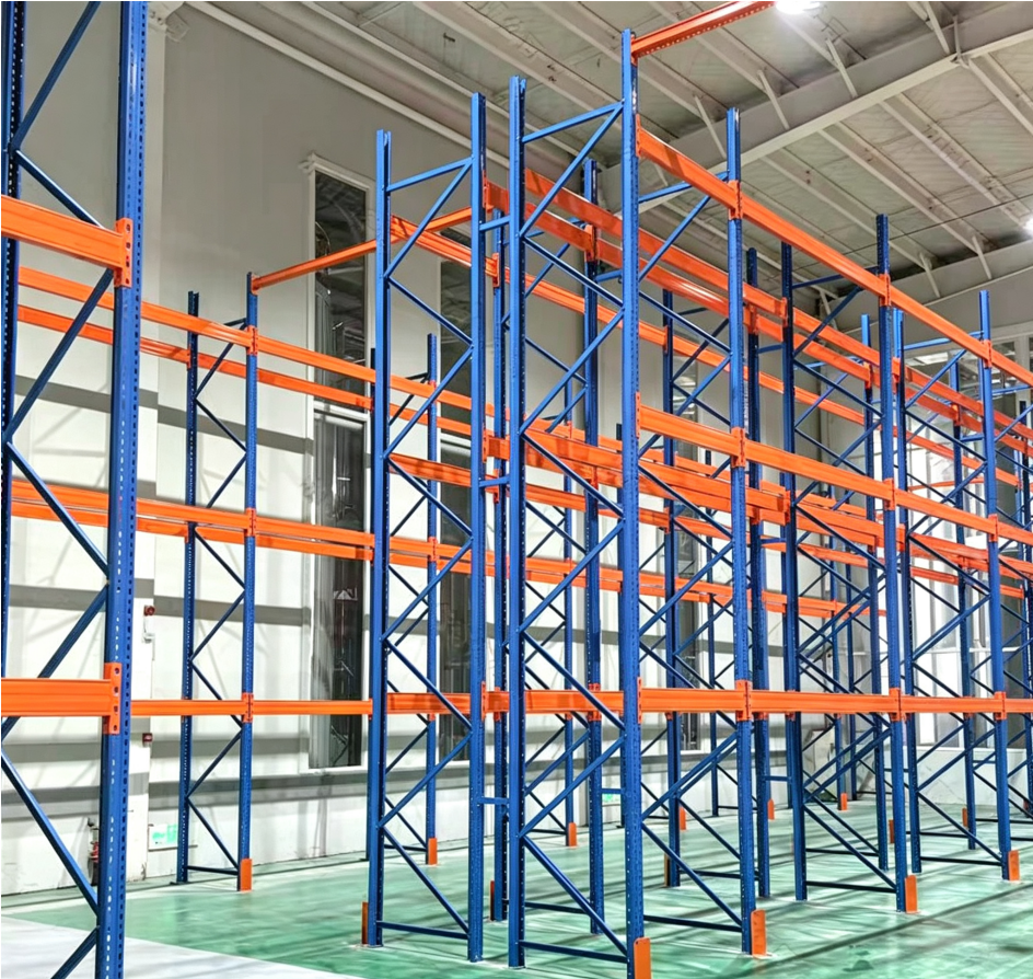 Estante para paletes de montagem seletiva industrial para armazenamento pesado em armazéns.