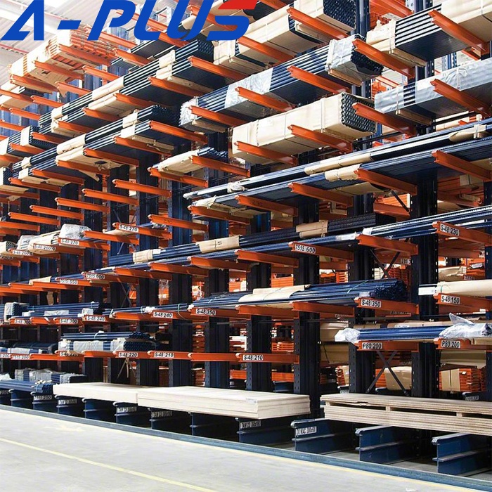 Estante industrial reforçada de 5 camadas em aço, estilo cantilever, para armazenamento de paletes.