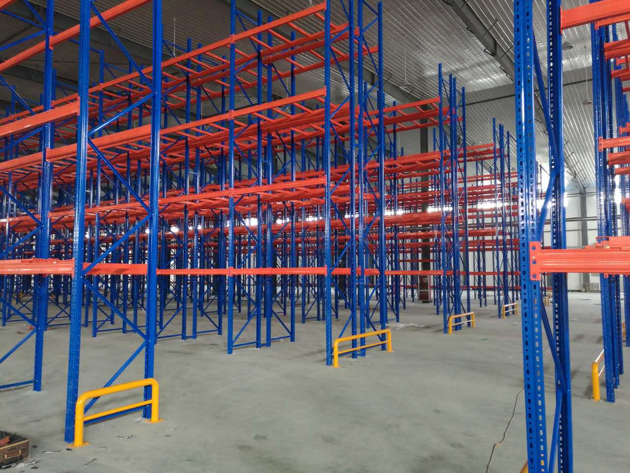 Instalação de Porta-Paletes em Galpão