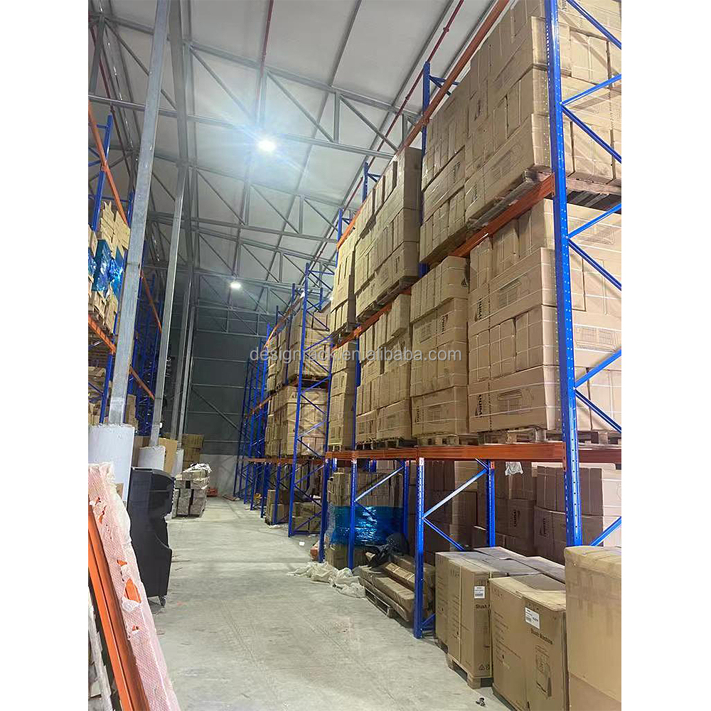 Sistema de estantes comerciais de aço reforçado sem parafusos para armazéns e indústrias, com sistema de armazenamento e paletização.