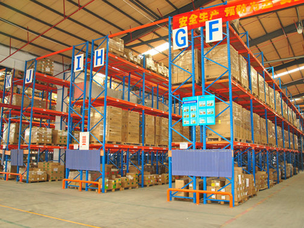 Estante de paletes industrial reforçada Mracking, com capacidade de 1000 kg, 2000 kg e 3000 kg por camada.