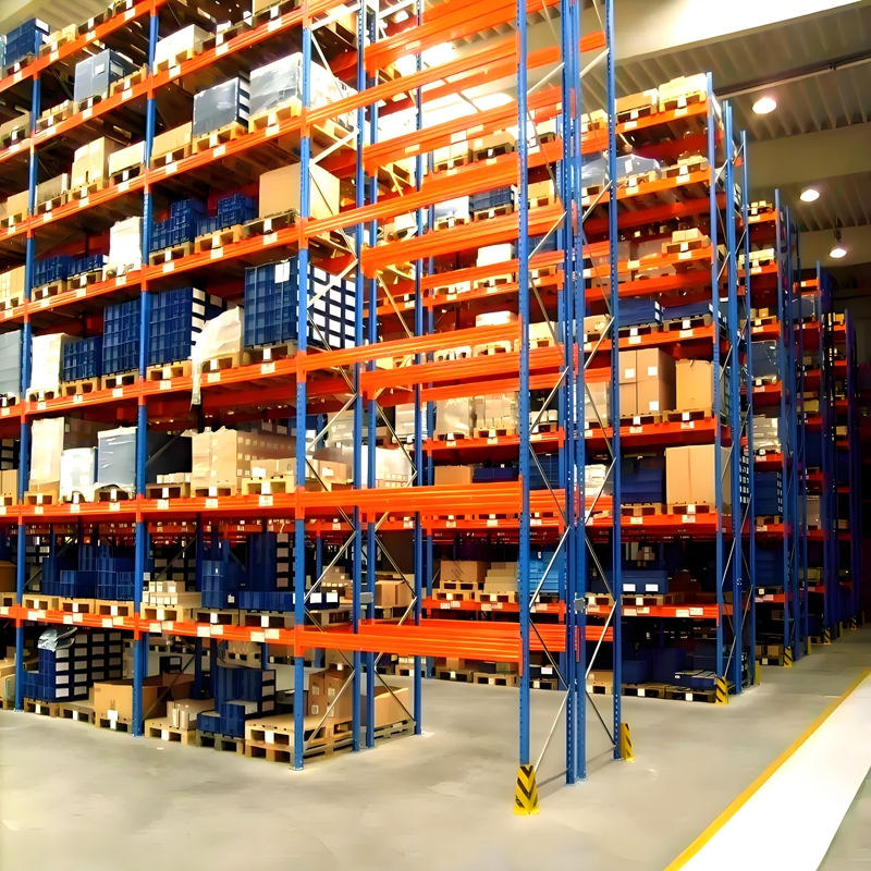Estante porta-paletes industrial de alta capacidade com 5 camadas e sistema drive-in, ajustável, durável e com revestimento em pó antiferrugem.