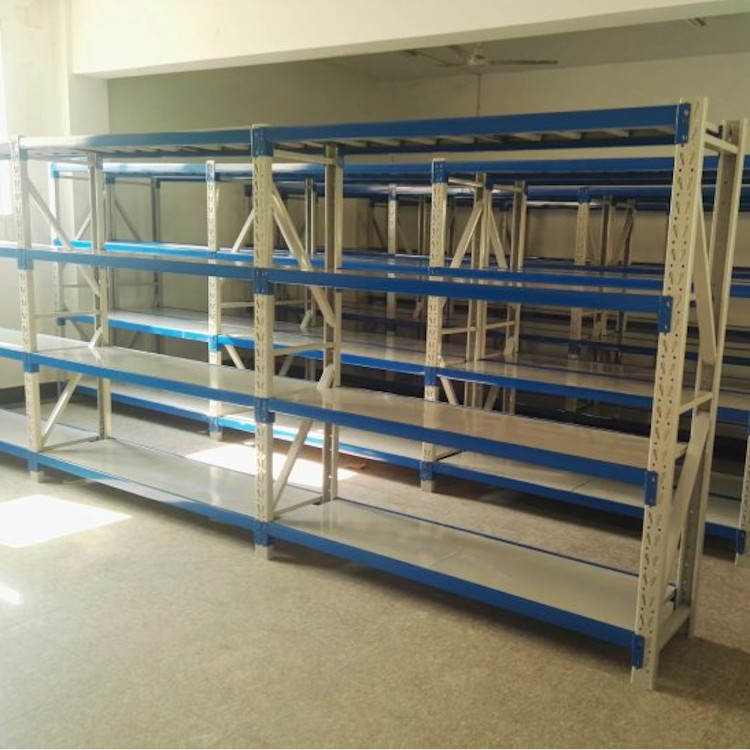 Sistema de estanteria para paletes de média capacidade com proteção contra corrosão e 5 prateleiras industriais.