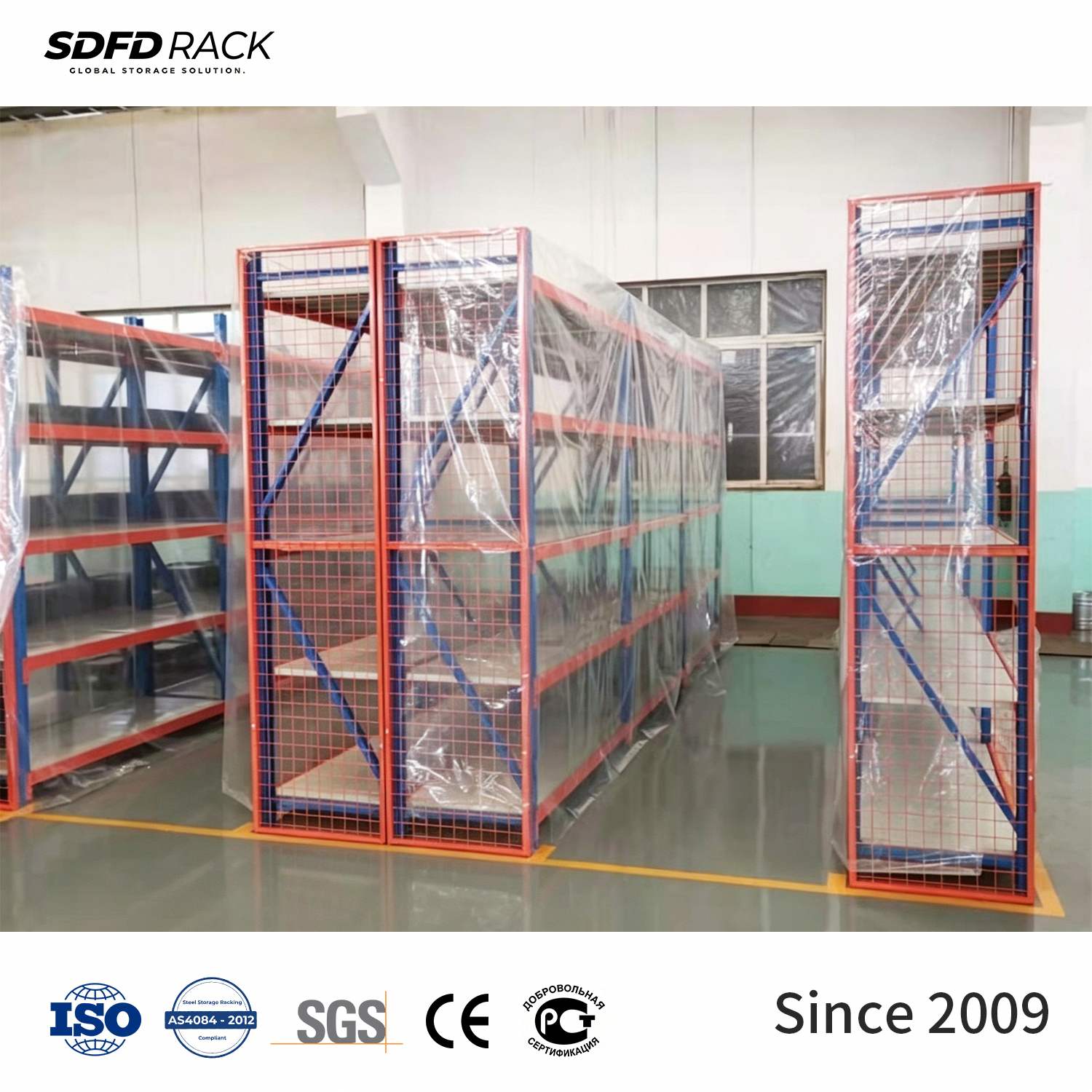 Estantes industriais de grande vão, dimensões 2400x600x2200 mm, para uso geral, com 4 camadas e capacidade de carga de 400 kg. Dimensões: 2400x600x2200 mm.