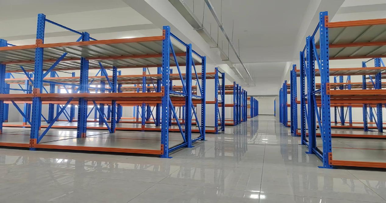 Armazenamento de Caixas e Materiais em Estoque