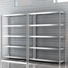 Móveis de armazenamento comerciais em aço inoxidável com design contemporâneo e prateleiras ajustáveis ​​de vários níveis para escolas, hospitais e laboratórios.