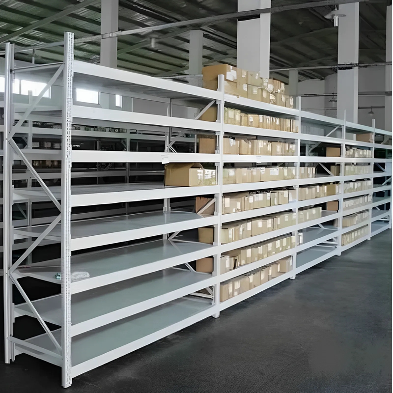 Estante de armazenamento leve em aço, com prateleiras metálicas ajustáveis ​​para armazéns, resistente à corrosão e ideal para uso industrial.