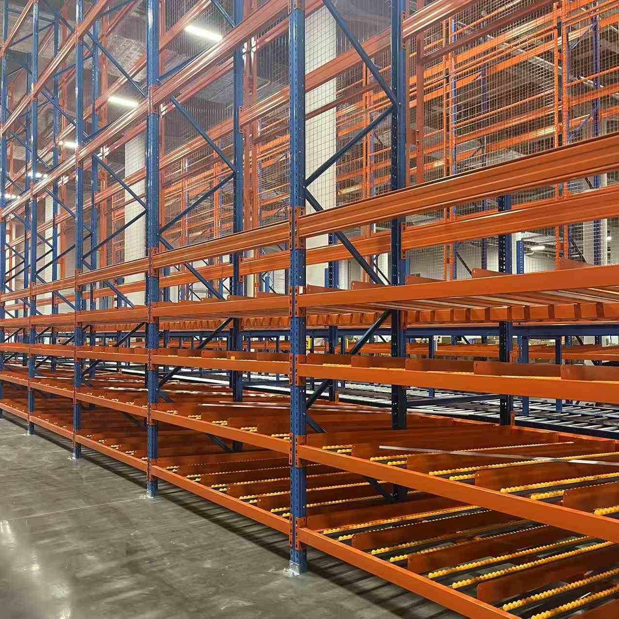 Rack de fluxo por gravidade para caixas de papelão, de alta eficiência, durável e resistente, com 5 camadas, certificado CE e design suave, ideal para centros de distribuição.
