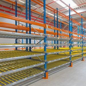 Sistema de estantes de aço para caixas de papelão, com proteção contra corrosão, que economiza espaço e é ideal para operações de armazenagem de caixas pequenas com separação rápida de pedidos.