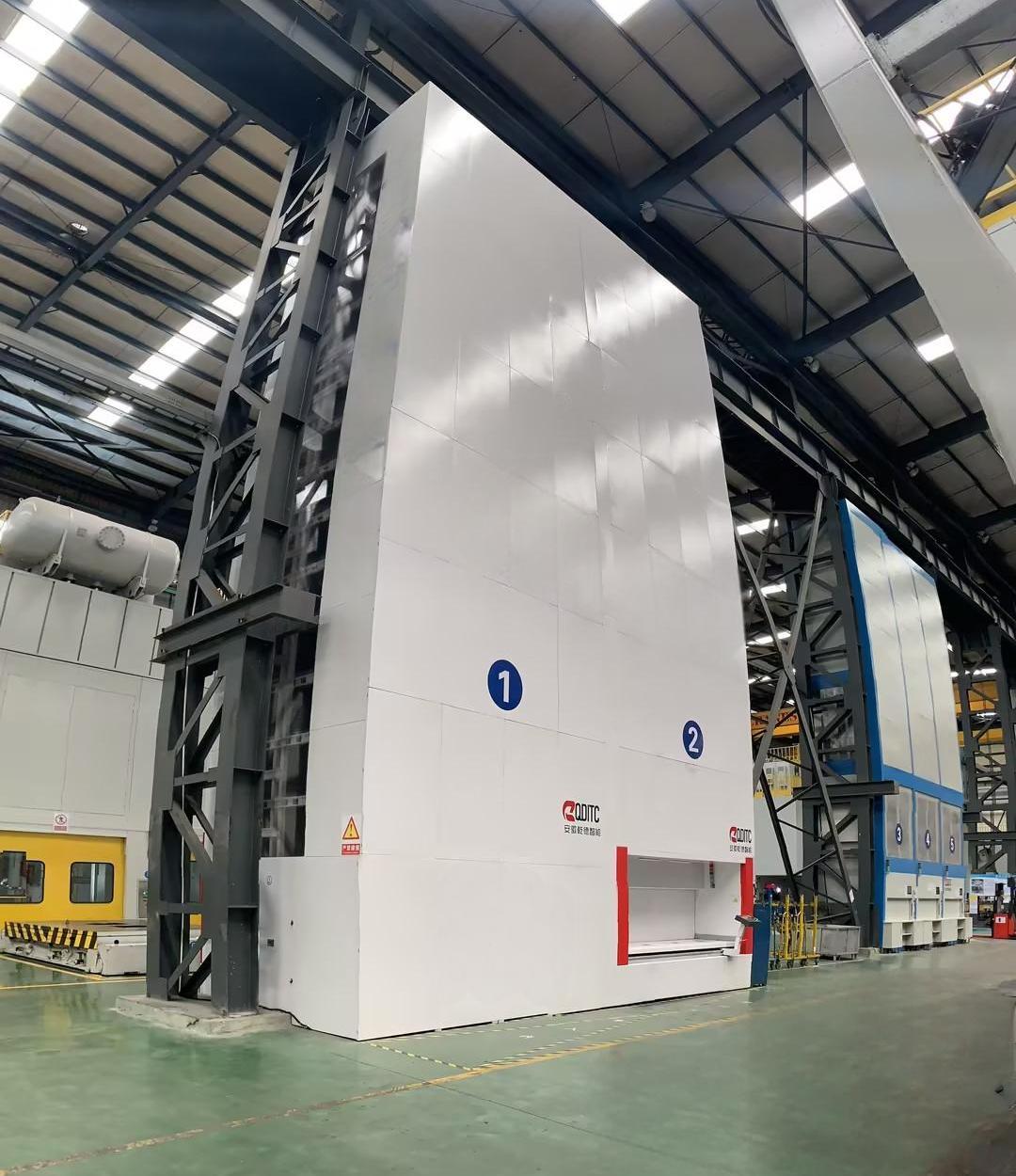 Sistema de armazenamento com módulos de elevação vertical VLM com certificação CE, sistema inteligente de paletização Pick-to-Light para gestão de estoque em armazéns.