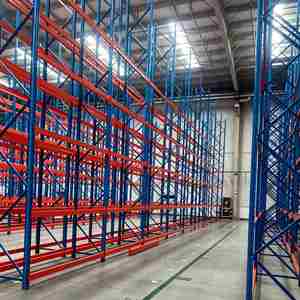 Sistema de estantes industriais de alta resistência para armazenamento, com 5 camadas, para uso em atacado. Estante metálica multicamadas para paletes, ideal para armazéns.