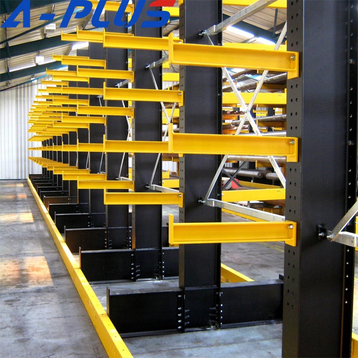 Estante industrial reforçada de 5 camadas em aço, estilo cantilever, para armazenamento de paletes.