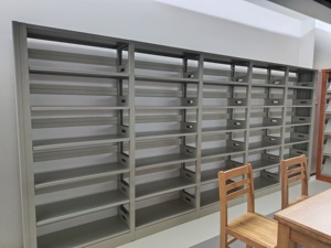 Estantes de aço personalizadas de dupla face - Design moderno, durável e ecológico para faculdades, escolas, hospitais e livrarias.