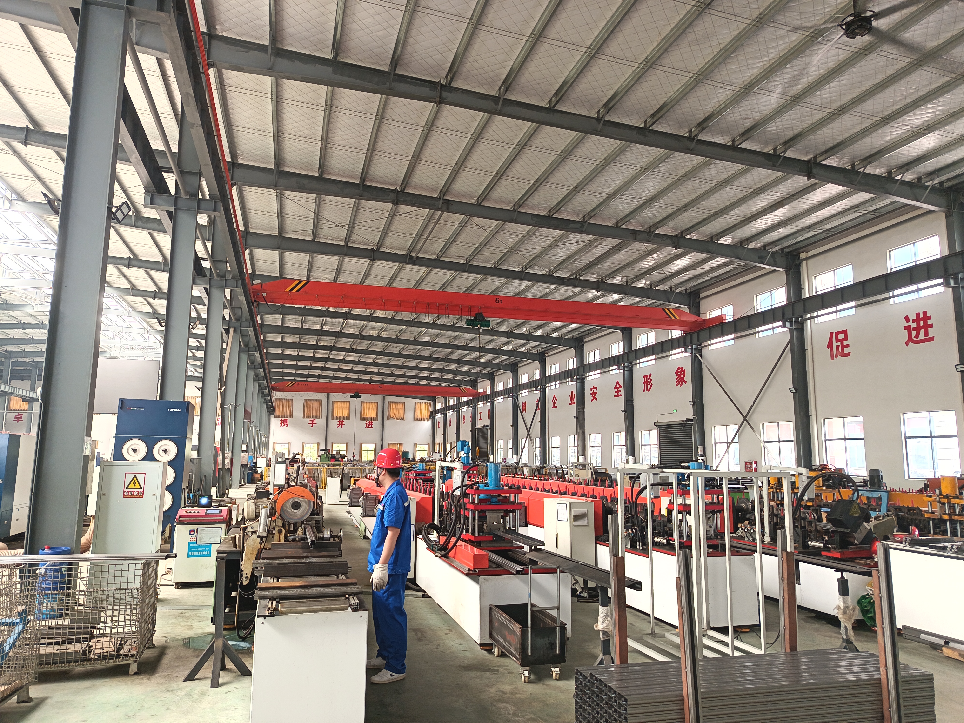 Área Industrial de Produção de Estantes de Aço