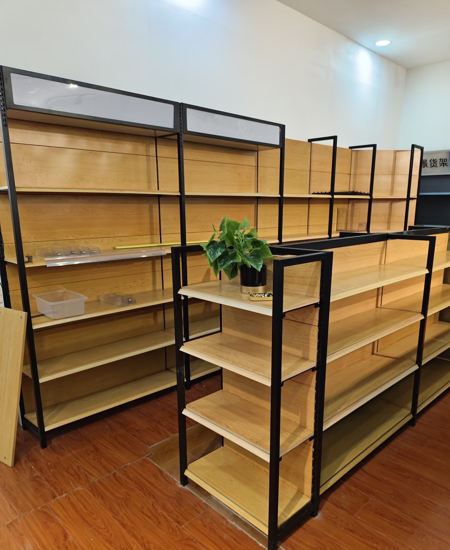 Prateleira traseira autoportante metálica reforçada PFT para supermercado, com revestimento em pó epóxi, 36-52 cm de profundidade, 60-120 cm de altura.
