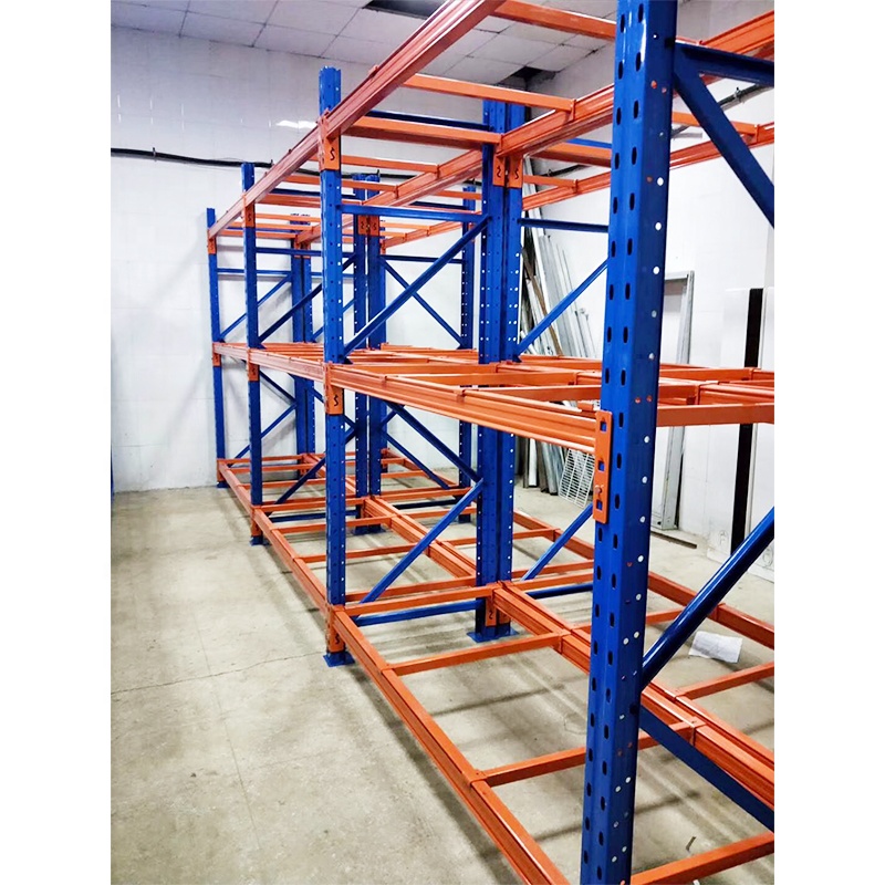 Sistema de estantes industriais de alta qualidade para armazéns, garagens e grandes vãos. Resistente e robusto.