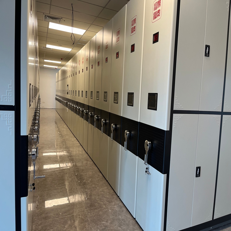 Sistema moderno de estantes metálicas móveis e ajustáveis ​​em aço, ideal para bancos, residências, escritórios, órgãos governamentais, porões, escolas e bibliotecas.