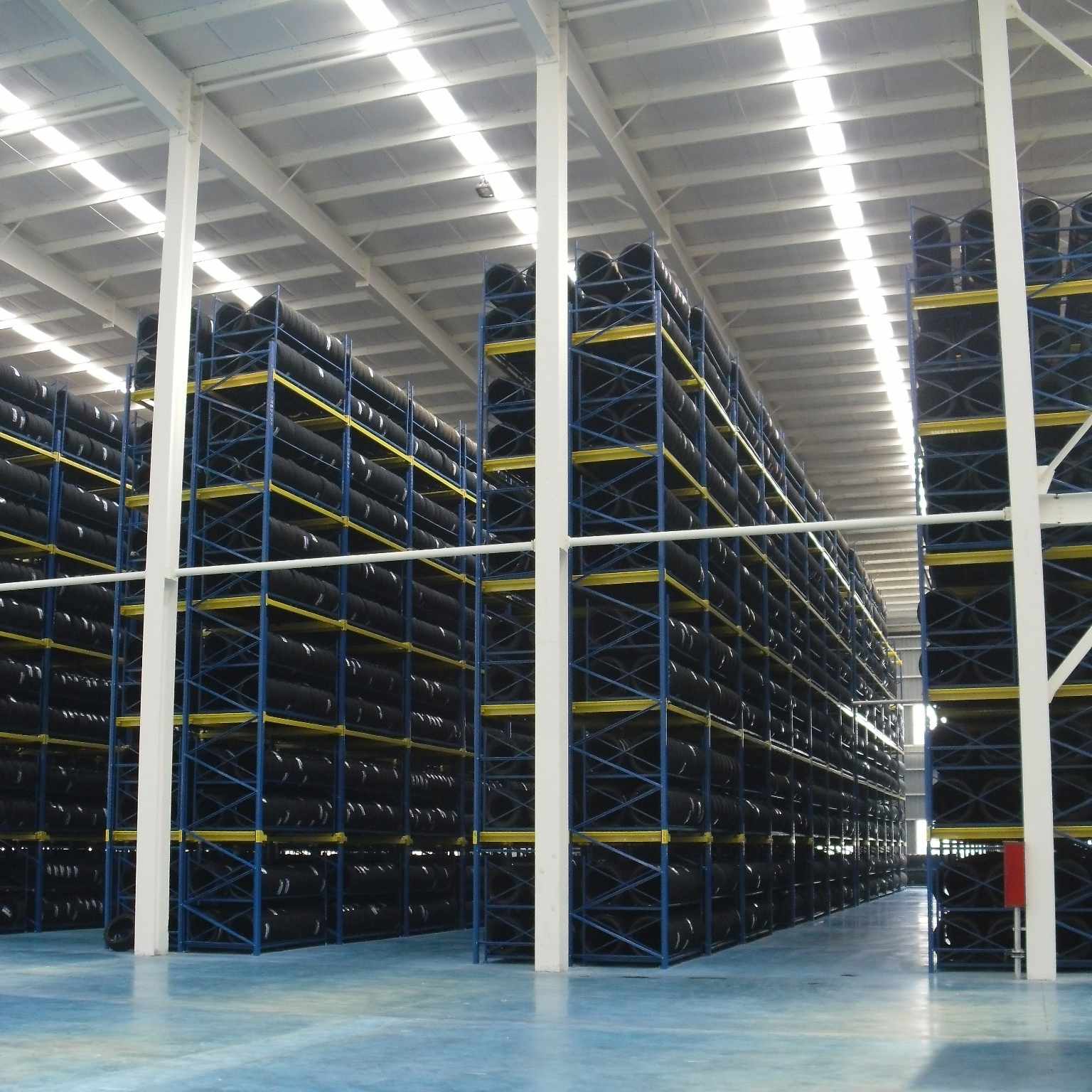 Estantes de empilhamento de pneus personalizadas de alta capacidade e multicamadas, estantes de paletes para serviço pesado, estantes metálicas para armazém, estantes de aço.