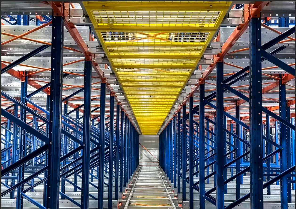 Sistema personalizado de armazenamento e recuperação automático de paletes ASRS (Automatic Storage Recovery System - Sistema Inteligente de Estanterias para Paletes)