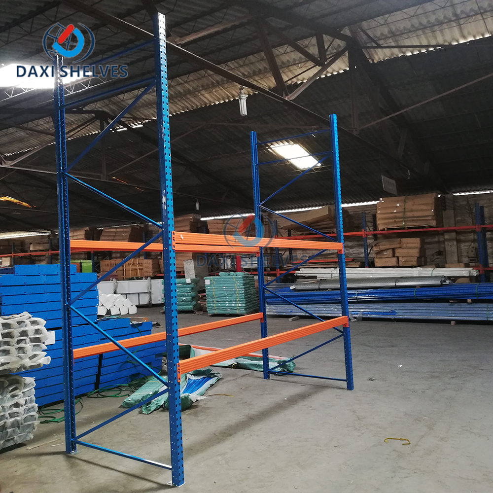 Estantes porta-paletes australianas azuis e laranjas para armazenamento de alta resistência.