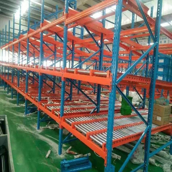 Sistema de estantes de aço para caixas de papelão, com proteção contra corrosão, que economiza espaço e é ideal para operações de armazenagem de caixas pequenas com separação rápida de pedidos.