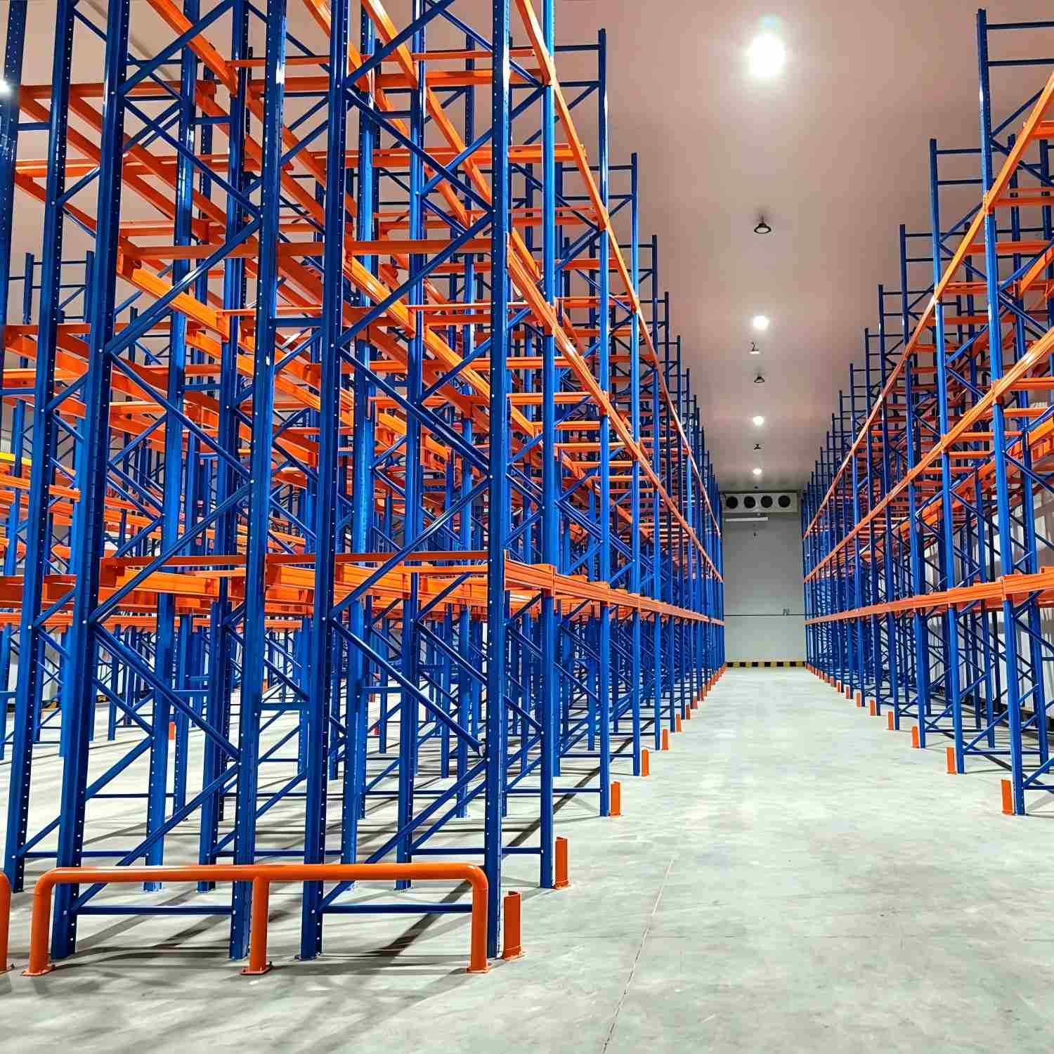 Sistema de estantes industriais de alta resistência para armazenamento, com 5 camadas, para uso em atacado. Estante metálica multicamadas para paletes, ideal para armazéns.