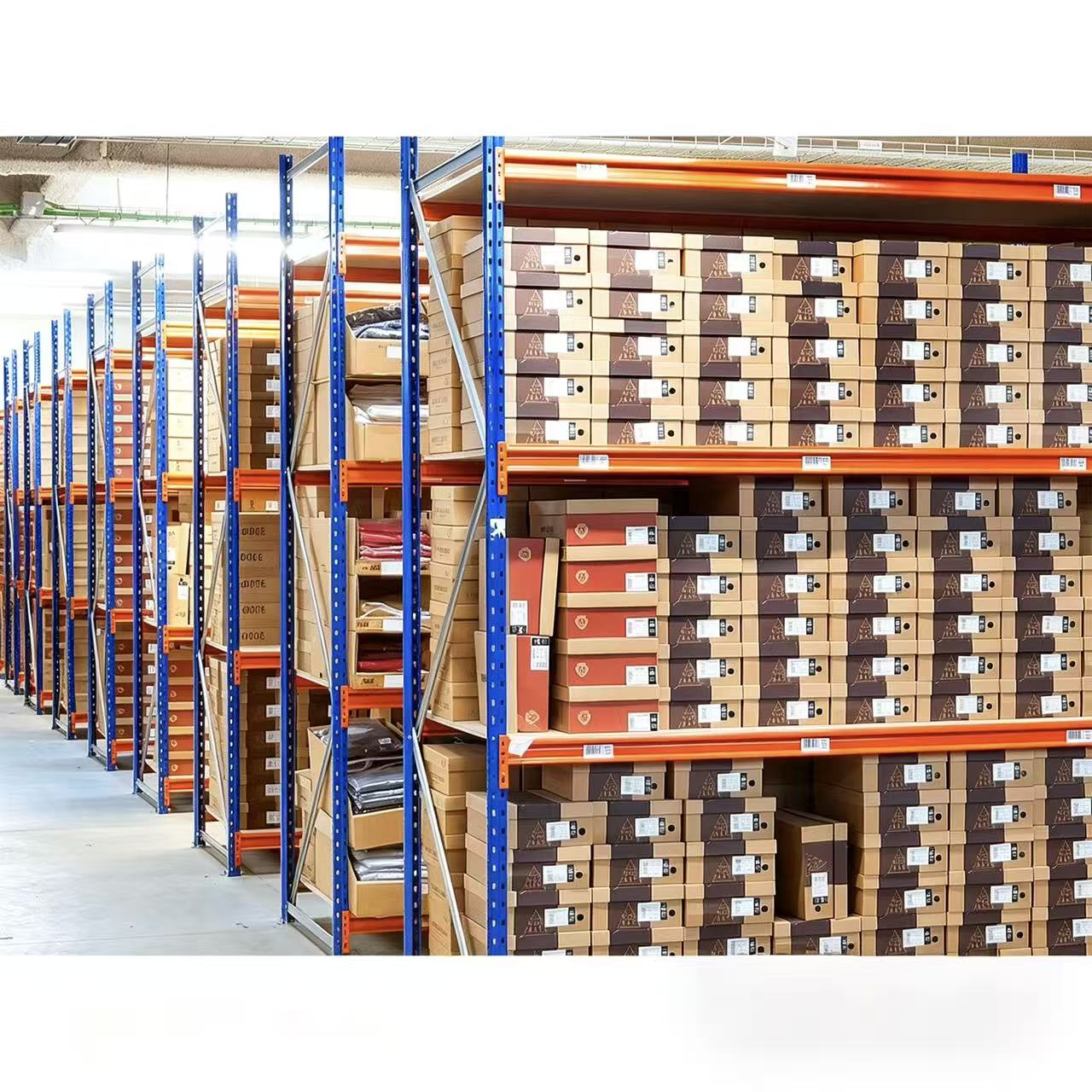 Sistema de estantes drive-in, estantes de armazenamento de alta densidade para armazéns, estantes metálicas industriais personalizadas e resistentes, ajustáveis ​​para paletes.