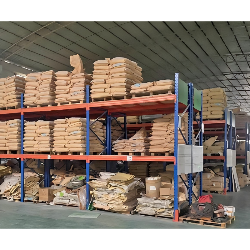 Estantes industriais de aço reforçado com 5 camadas de arame, proteção contra corrosão e altura ajustável.