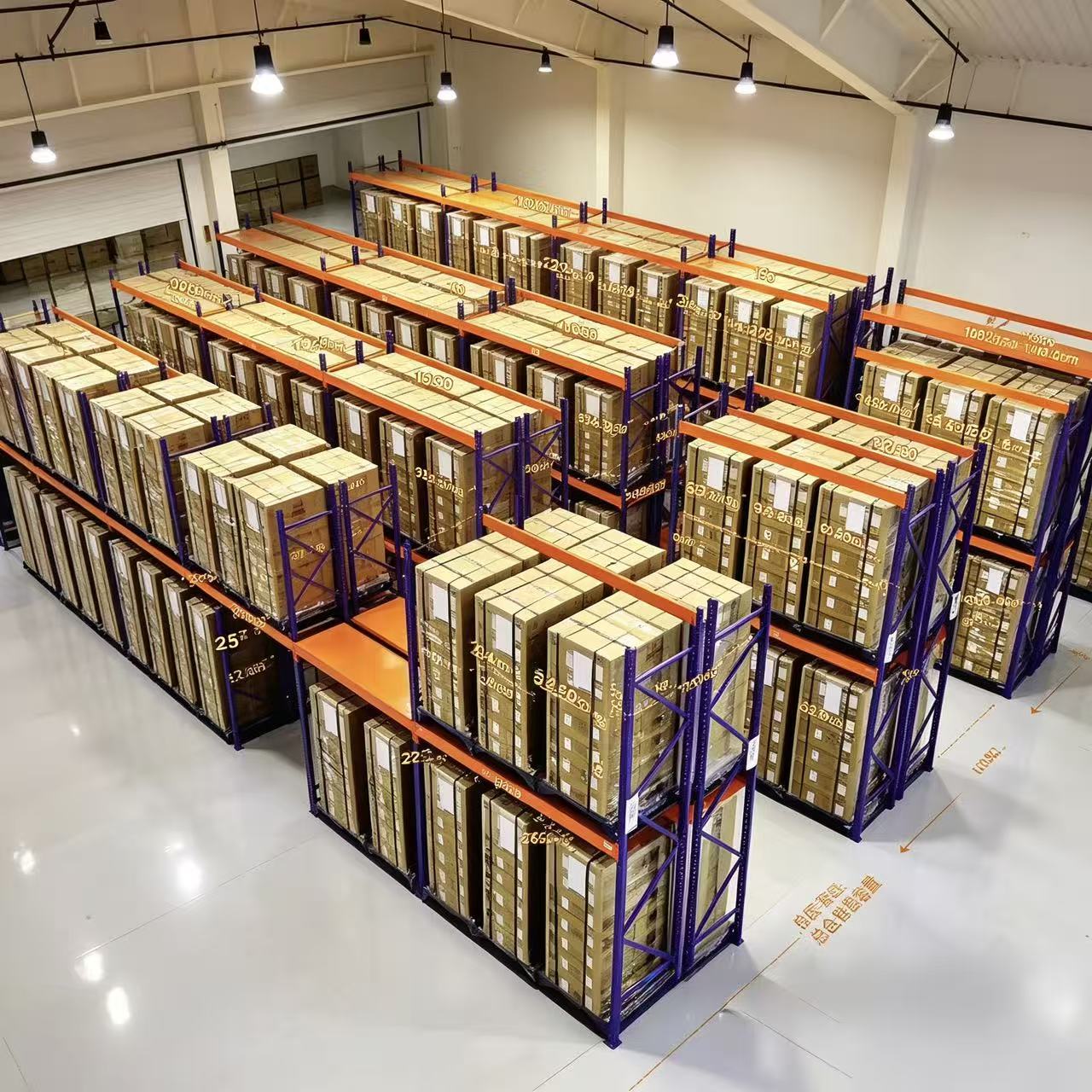 Estantes de armazenamento robustas e de grande porte certificadas, fáceis de montar, para diversas aplicações. Solução completa para paletes industriais.