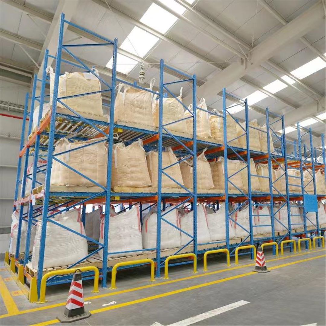Sistema de estantes de armazenamento FIFO por gravidade com roletes de aço reforçado, 5 camadas, proteção contra corrosão, certificação TUV.