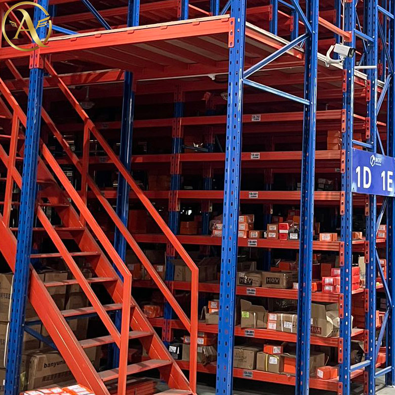 Sistema de estantes de armazenamento personalizadas em aço reforçado com dois níveis de estrutura, ideal para armazéns.