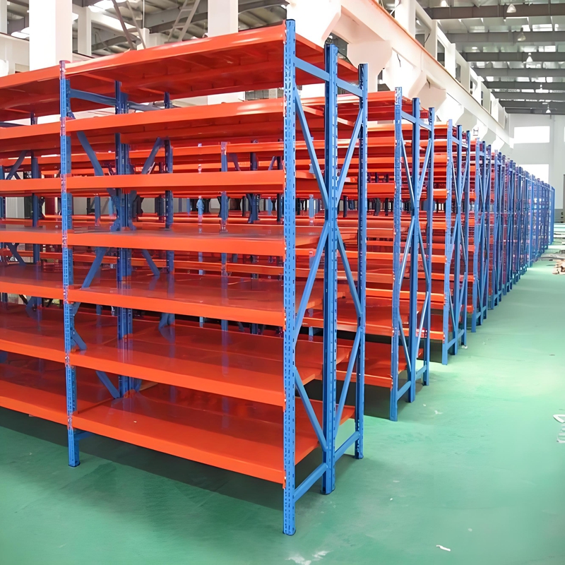 Estantes em Centro de Distribuição e Logística