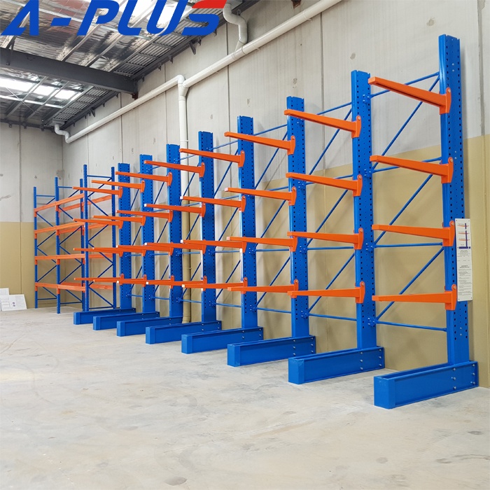 Estante industrial reforçada de 5 camadas em aço, estilo cantilever, para armazenamento de paletes.