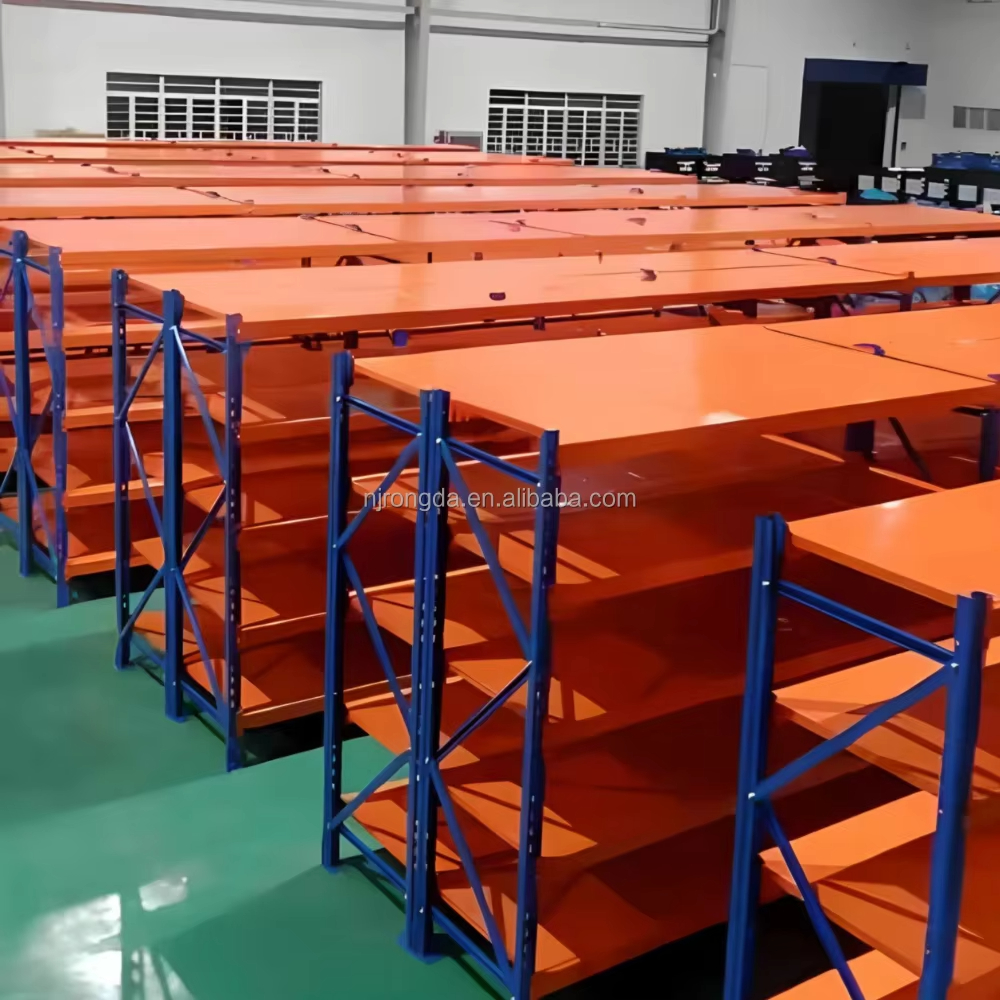 Estantes de armazenamento para armazém com revestimento em pó para proteção contra corrosão de metal. Estantes de grande vão.