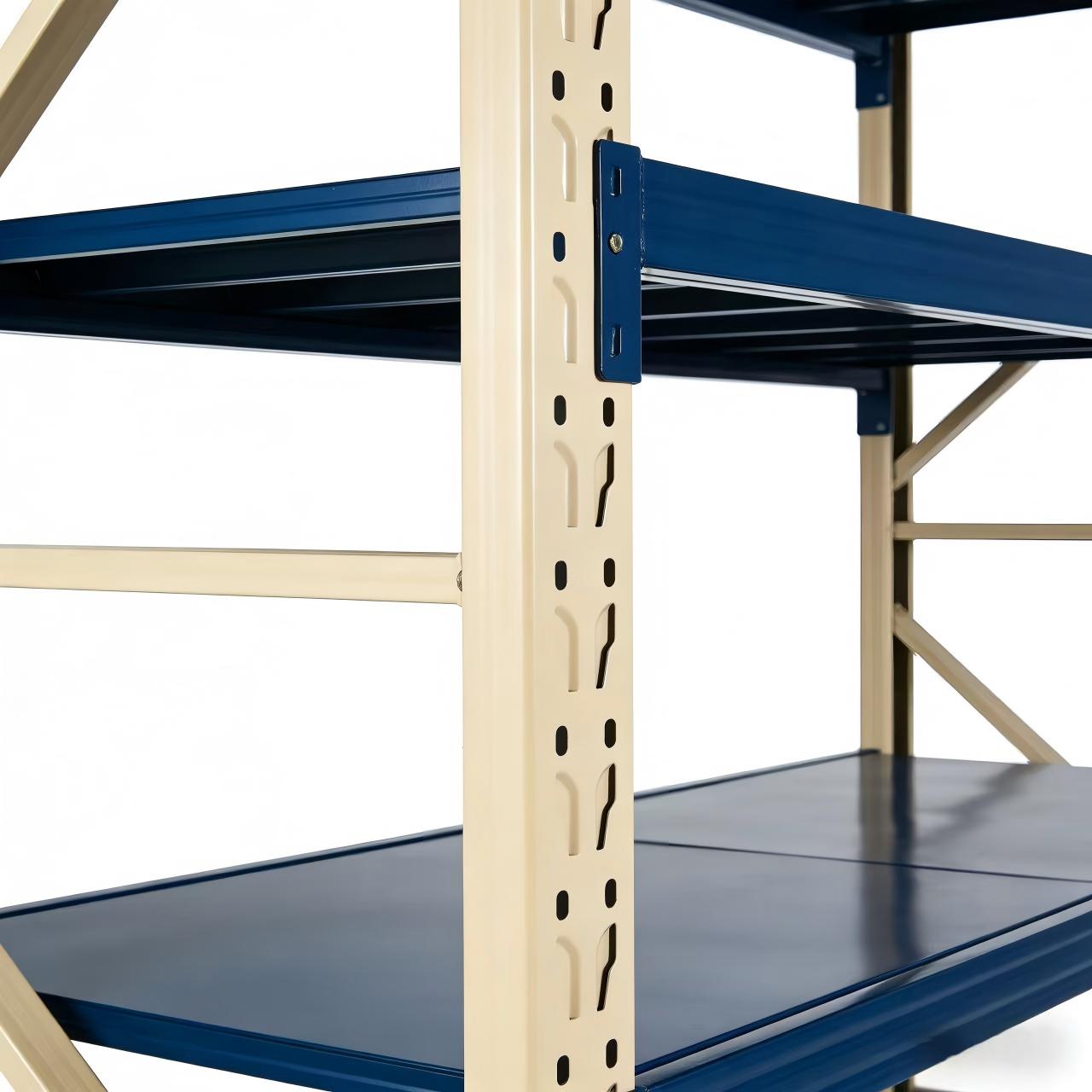 Sistema de estantes industriais de metal para armazenamento, reforçado, com 4 camadas, em aço, para armazéns. Prateleiras para paletes com múltiplos níveis.