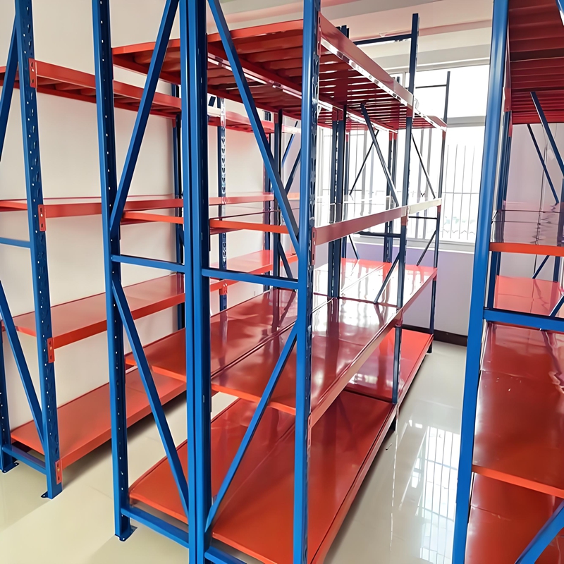 Estantes e prateleiras empilháveis ​​ajustáveis ​​de aço com 5 camadas, resistentes à ferrugem, solução eficiente para armazenamento em armazéns.