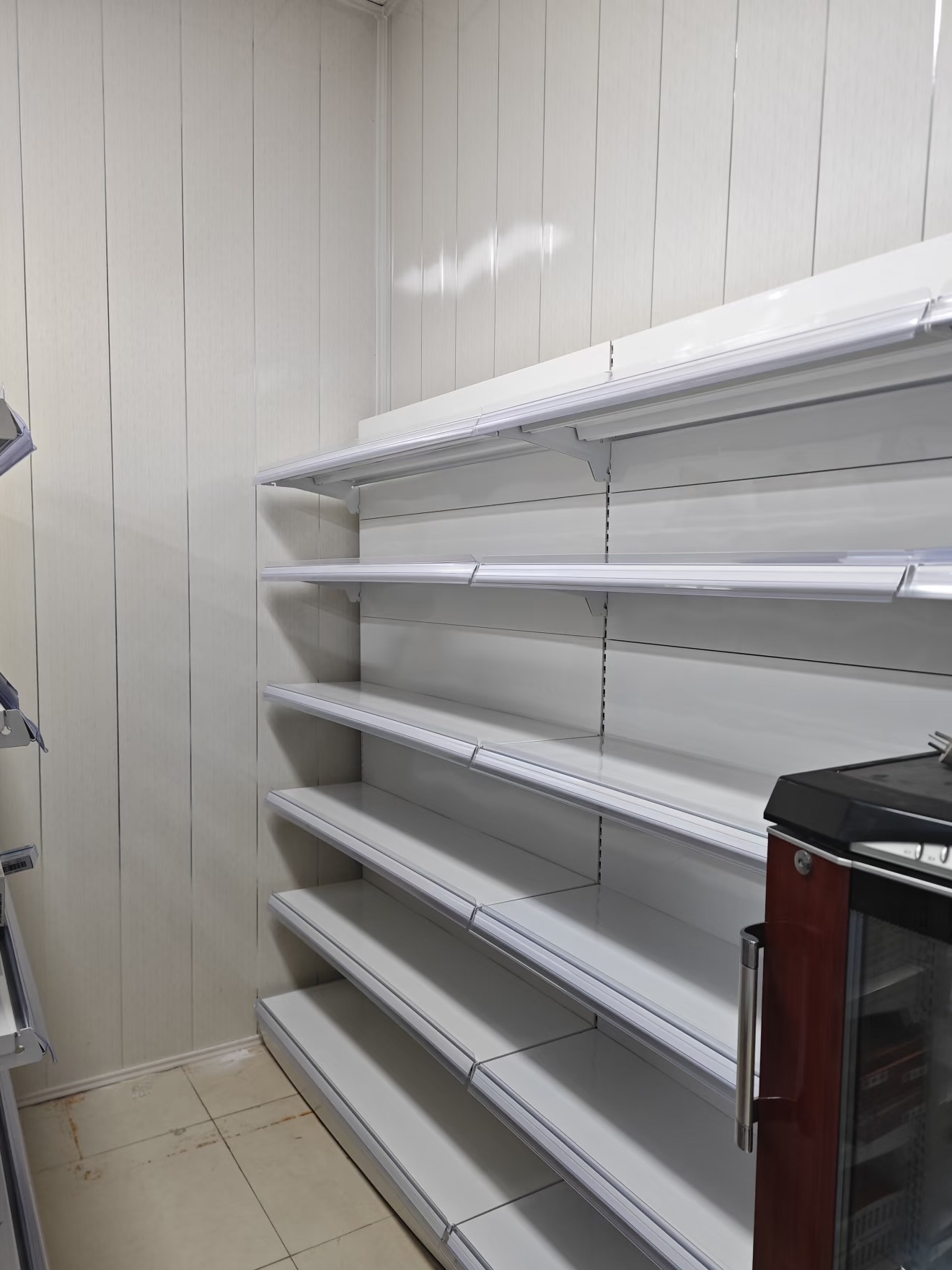 Prateleira traseira autoportante metálica reforçada PFT para supermercado, com revestimento em pó epóxi, 36-52 cm de profundidade, 60-120 cm de altura.